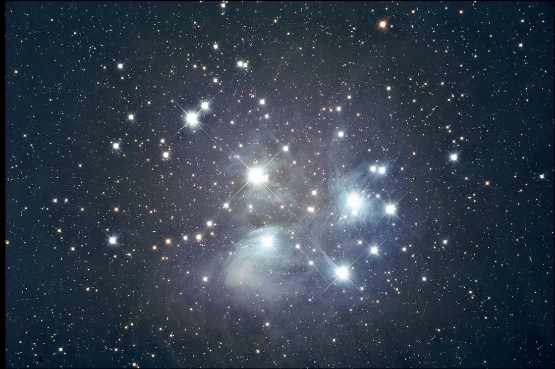 M45_2_1600.jpg - Very long exposure of M45 'Pleiades' (180 Min), catched also three main belt asteriods in the image. Instrument: Takahashi Epsilon 160 / M25C
 